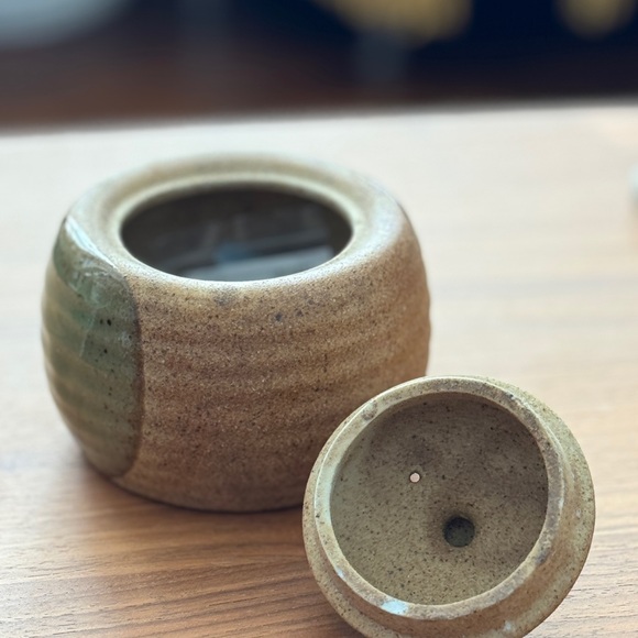 Rustic Stoneware Pottery Lidded Jar with vent; Light Brown and Green; Ga… - Picture 4 of 6